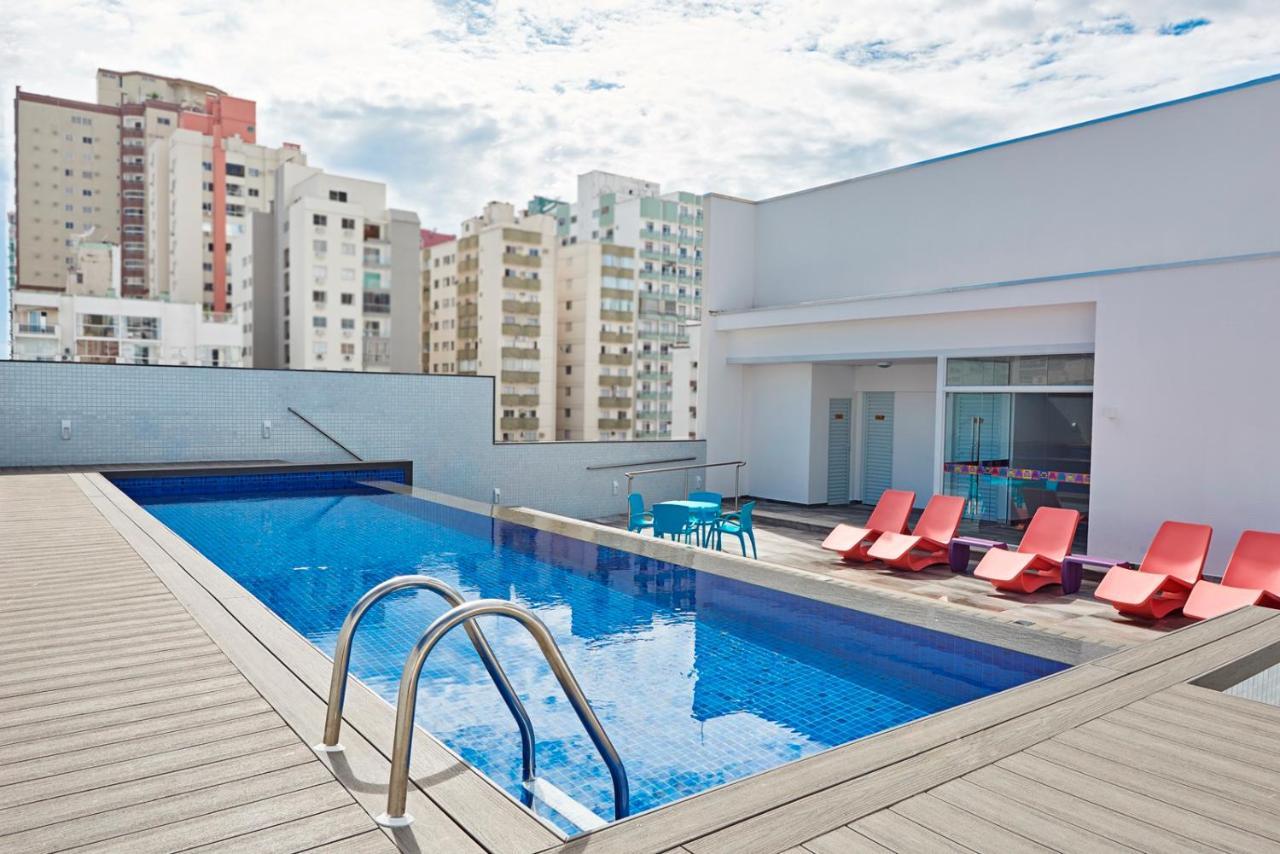 Hotel Ibis Styles Balneário Camboriú - 1 Quadra do Mar Esterno foto