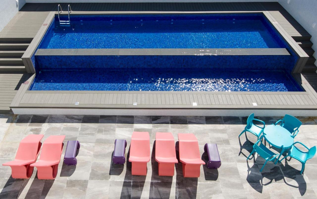 Hotel Ibis Styles Balneário Camboriú - 1 Quadra do Mar Esterno foto