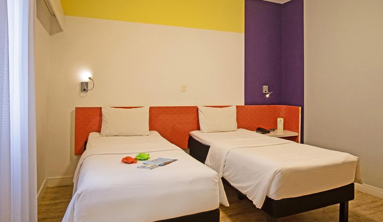 Hotel Ibis Styles Balneário Camboriú - 1 Quadra do Mar Esterno foto