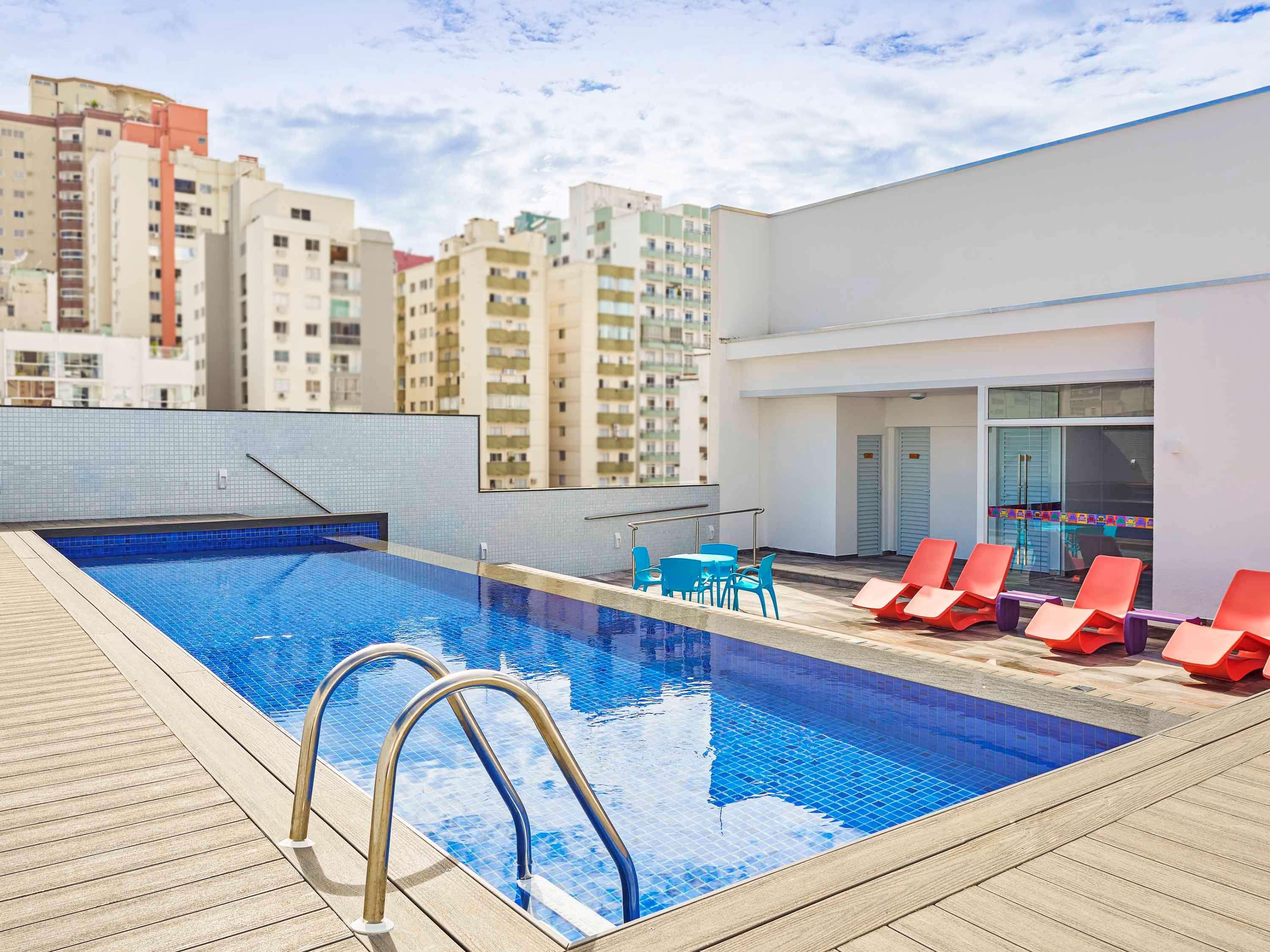 Hotel Ibis Styles Balneário Camboriú - 1 Quadra do Mar Esterno foto