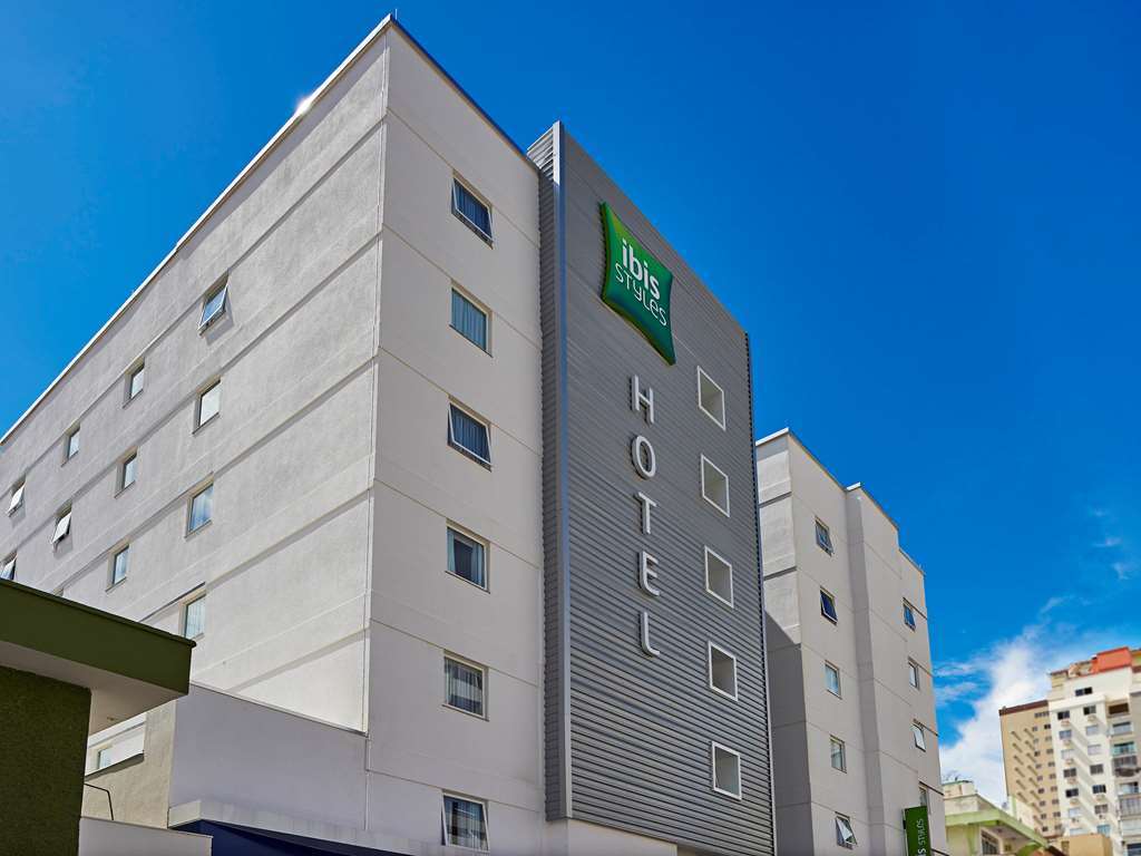 Hotel Ibis Styles Balneário Camboriú - 1 Quadra do Mar Esterno foto